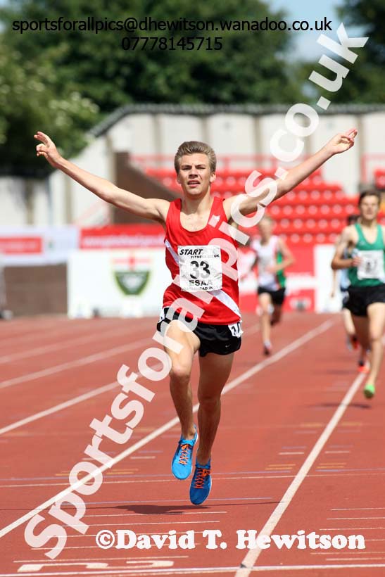 Inter boys 1500 metres steeplechase, 2015 English Schools, Gateshead. Photo: David T. Hewitson/Sports for All Pics